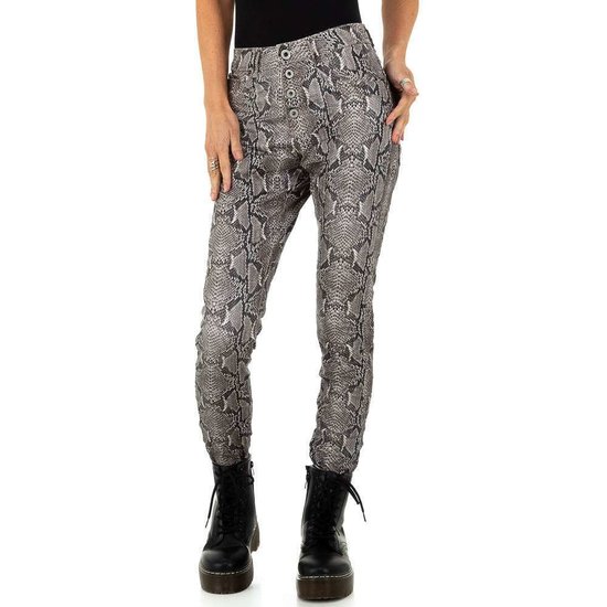 Trendy grijze boyfriend broek in snakeprint.