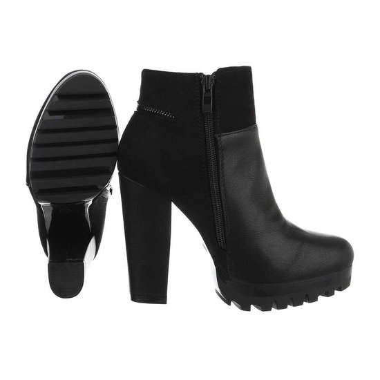 Bottines noires Unka.