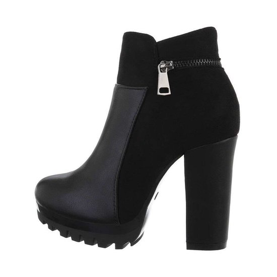 Bottines noires Unka.