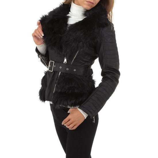 Stylish zwarte leatherlook jacket.