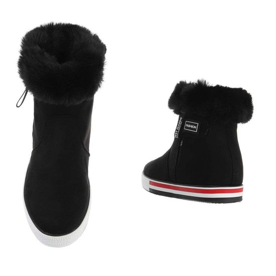 Hoge zwarte wintersneaker Charlotte.