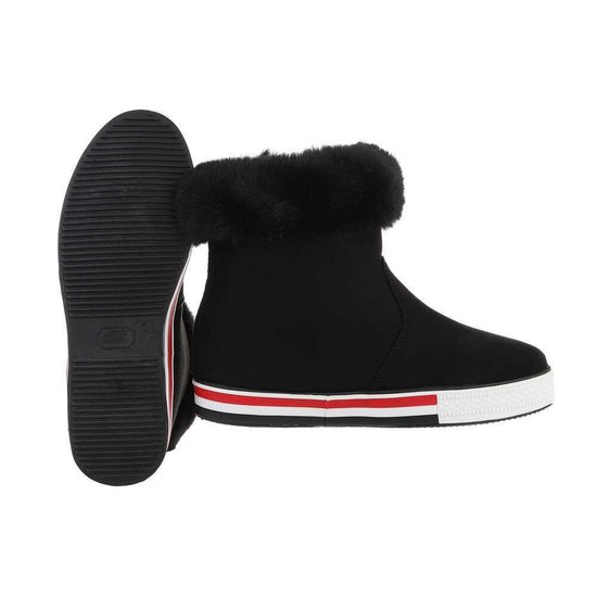 Hoge zwarte wintersneaker Charlotte.
