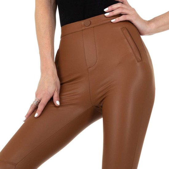 Skinny bruine leatherlook broek .