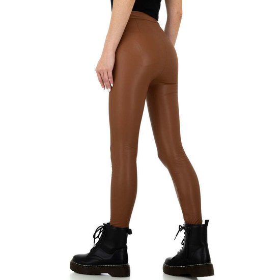 Skinny bruine leatherlook broek .