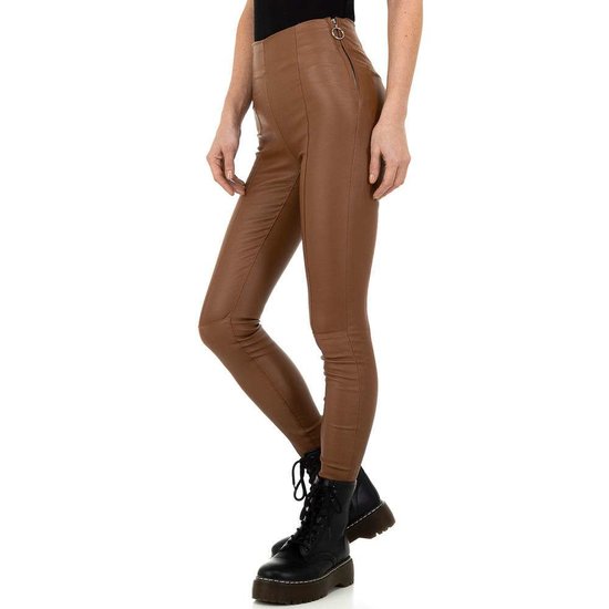 Stijlvolle bruine leatherlook broek met hoge taille.