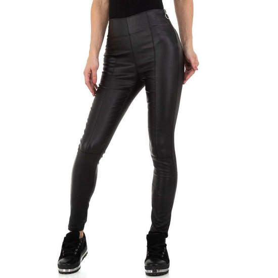 Stijlvolle zwarte leatherlook broek met hoge taille.