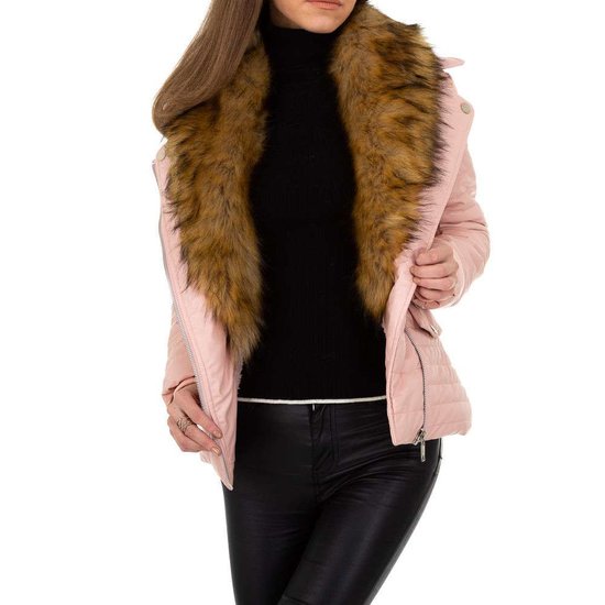 Trendy rose korte leatherlook jacket.