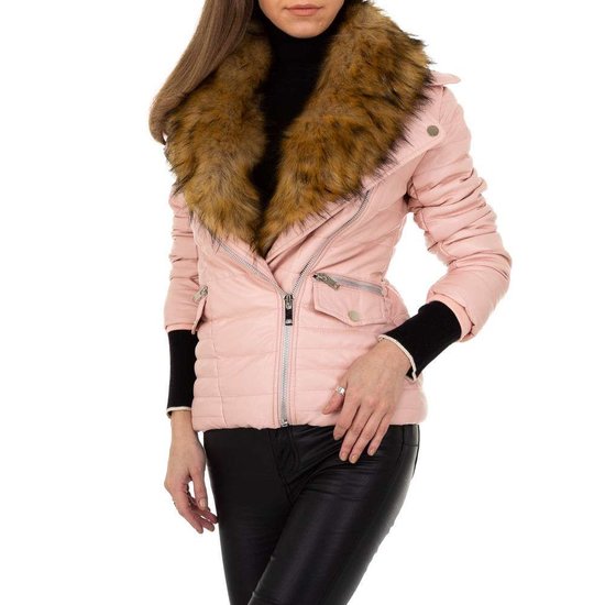 Trendy rose korte leatherlook jacket.