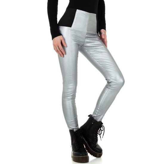 Fashion two-tone zilver-zwarte leatherlook broek.