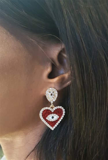 Rode oorbellen in hartvorm met oog en strass.