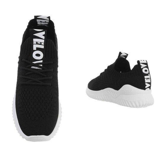 Hippe zwarte lage textiel sneaker Anuschka.
