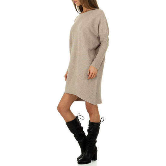 Trendy beige oversized truijurk.
