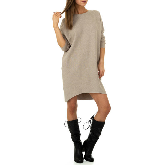 Trendy beige oversized truijurk.