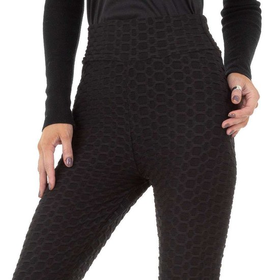 Sportieve zwarte legging met struktuur.