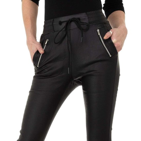 Hippe zwarte jogger broek in leatherlook.