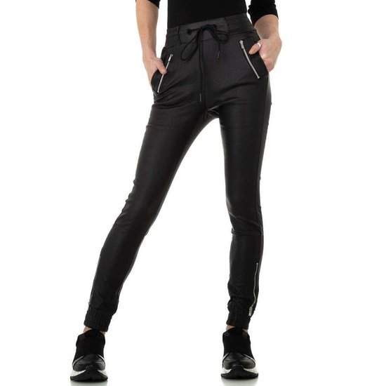 Hippe zwarte jogger broek in leatherlook.