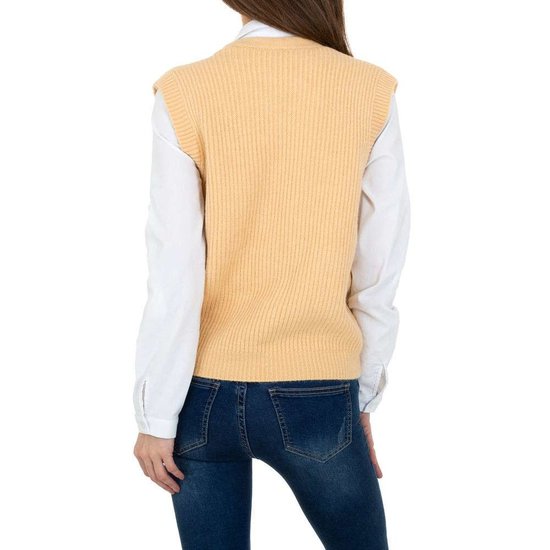 Gele mouwloze gilet in maille.
