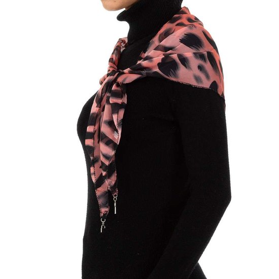 Modieuze rose sjaal met dieren motief.