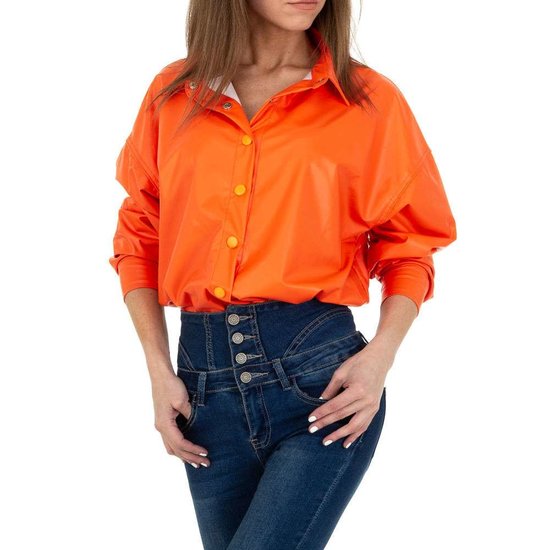 Trendy oranje leatherlook oversized hemdblouse.