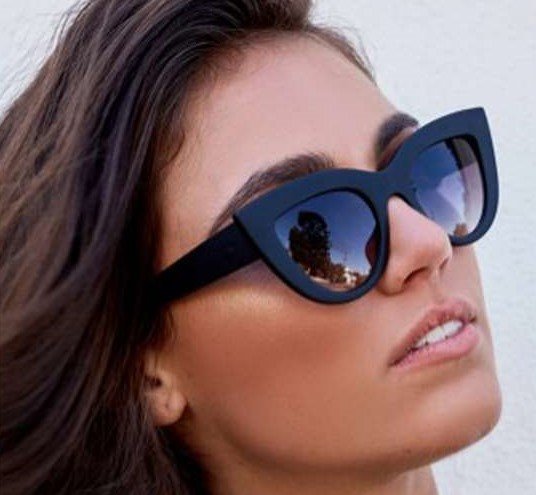 Zwarte zonnebril Cat Eye style.