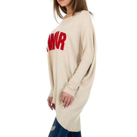 Trendy beige long pullover met opschrift.
