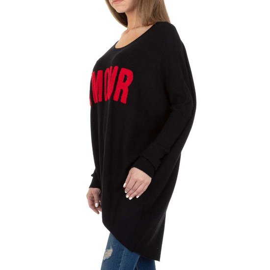Trendy zwarte long pullover met opschrift.