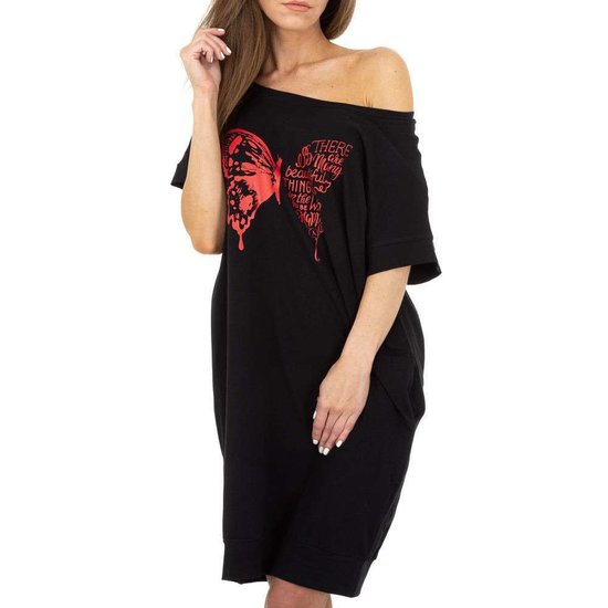 Hippe zwarte T-shirt jurk met vlinder.