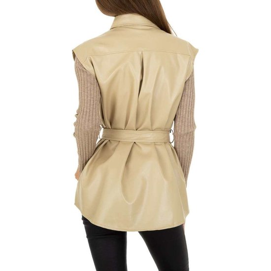 Cream leatherlook vest zonder mouwen.