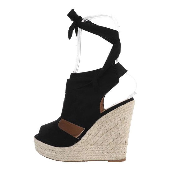 Zwarte daimen sandaal met sleehak Alegra. Sibelle Fashion