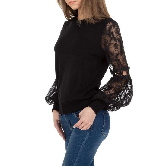 Trendy zwarte pullover met kant.