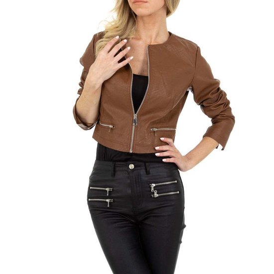 Stylishe korte bruine leatherlook jacket.