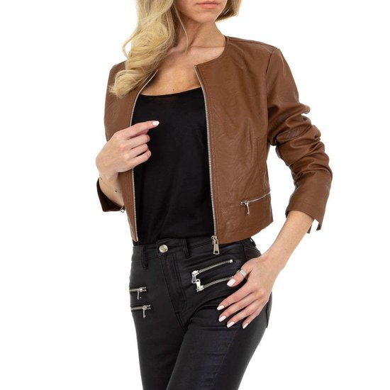 Stylishe korte bruine leatherlook jacket.