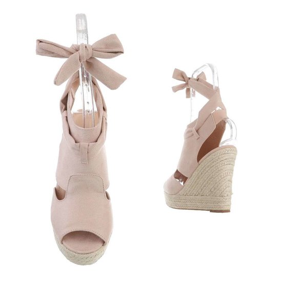 Beige hoge daimen sandaal met sleehak Alegra.SOLD OUT