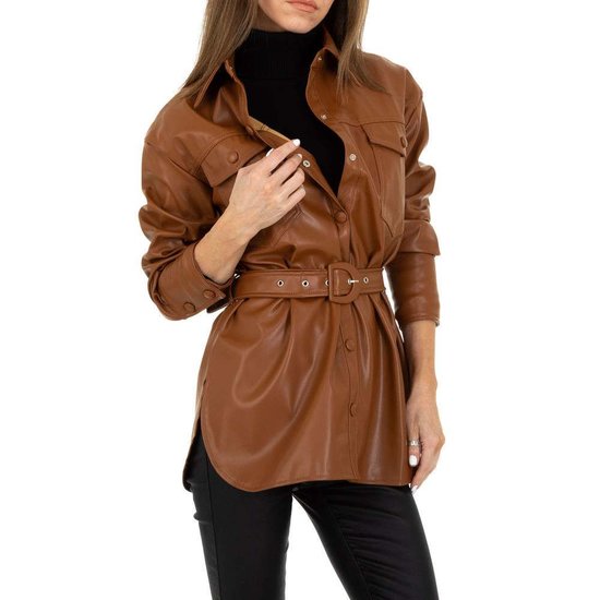 Lichte bruine korte leatherlook jas.