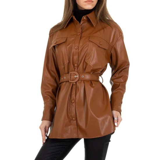 Lichte bruine korte leatherlook jas.