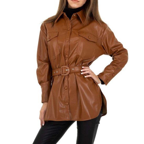 Lichte bruine korte leatherlook jas.