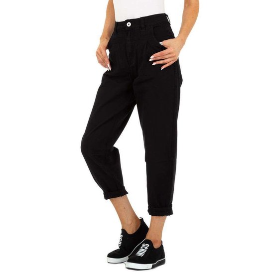 Trendy zwarte mom-fit jeans.