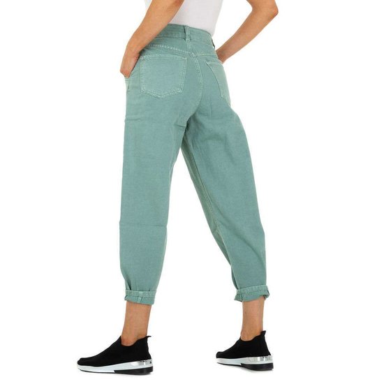 Trendy groene mom-fit jeans.