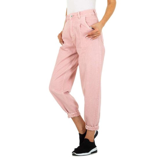 Trendy rose mom-fit jeans.