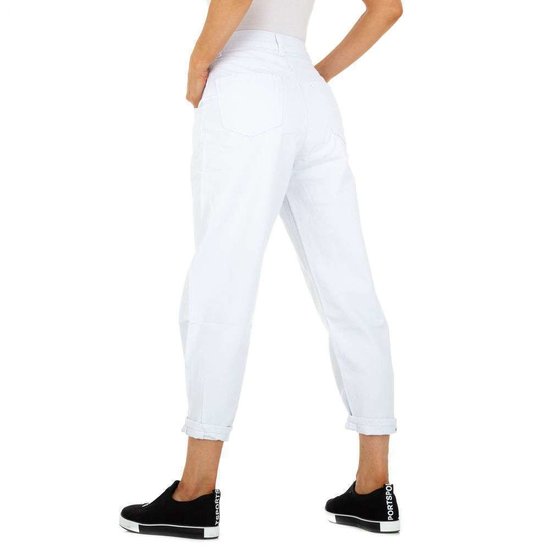 Trendy witte mom-fit jeans.