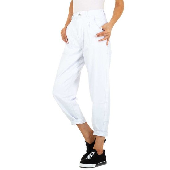 Trendy witte mom-fit jeans.