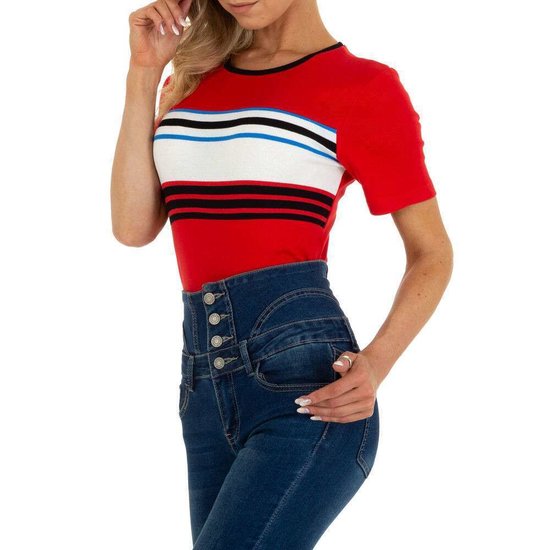 Rode T-shirt met contrast banden.