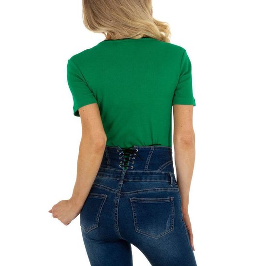 Groene T-shirt met contrast banden.