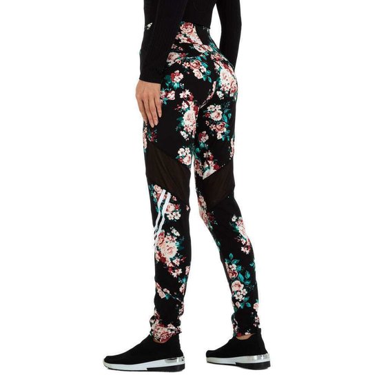 Trendy zwarte legging met roos-groen bloemmotief.