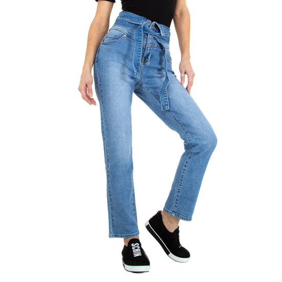 Blauwe mom fit jeans met hoge taile.