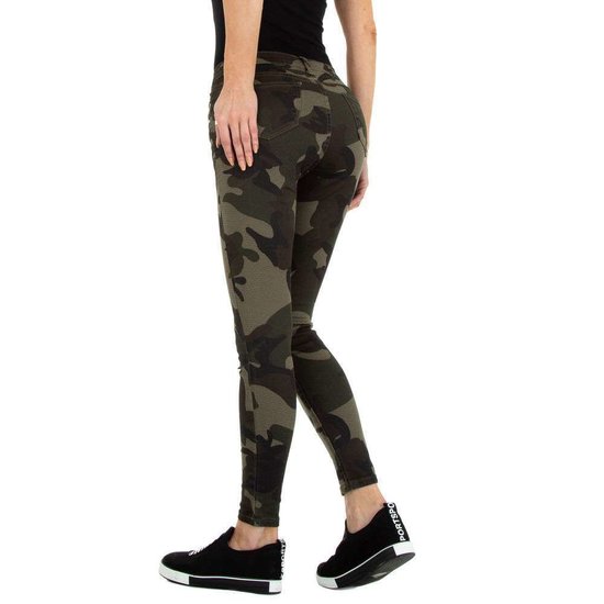 Trendy camou armygreen jeans.