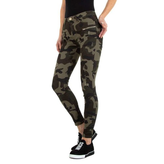 Trendy camou armygreen jeans.