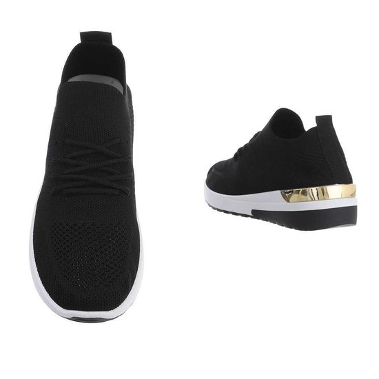 Trendy lage zwarte sock sneaker Pepa.