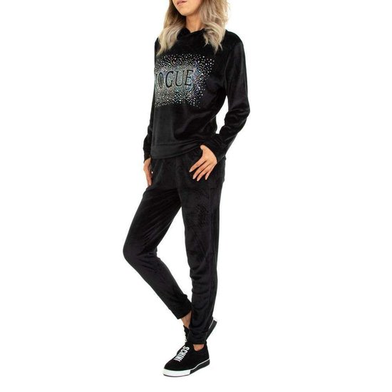 Zwarte velvet loungewear VOGUE