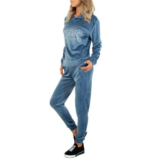 Blauwe velvet loungewear VOGUE